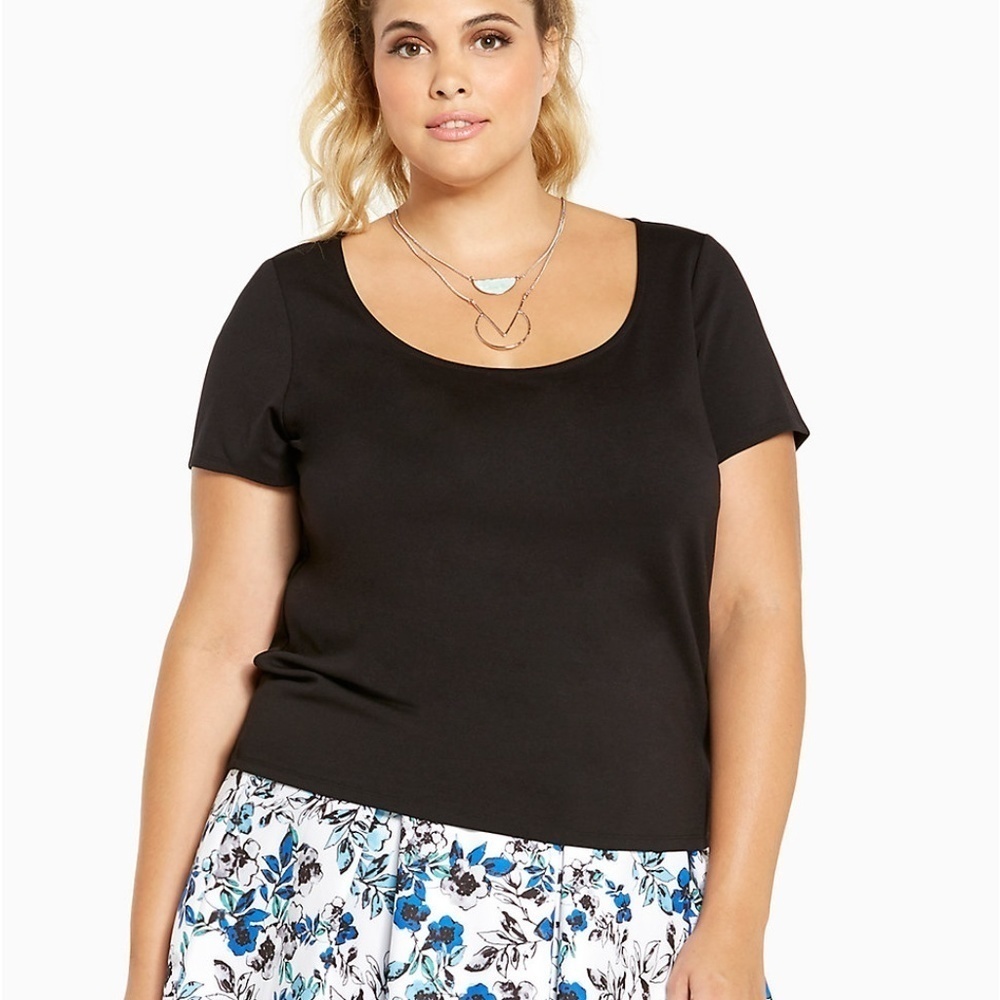 💘Torrid Ponte Keyhole Top